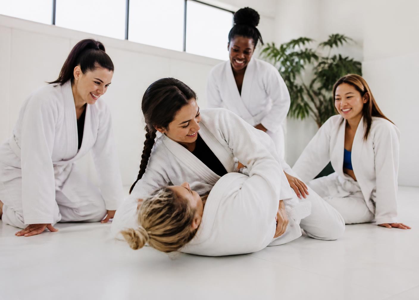 Mulheres treinando na Gracie Barra Itajaí